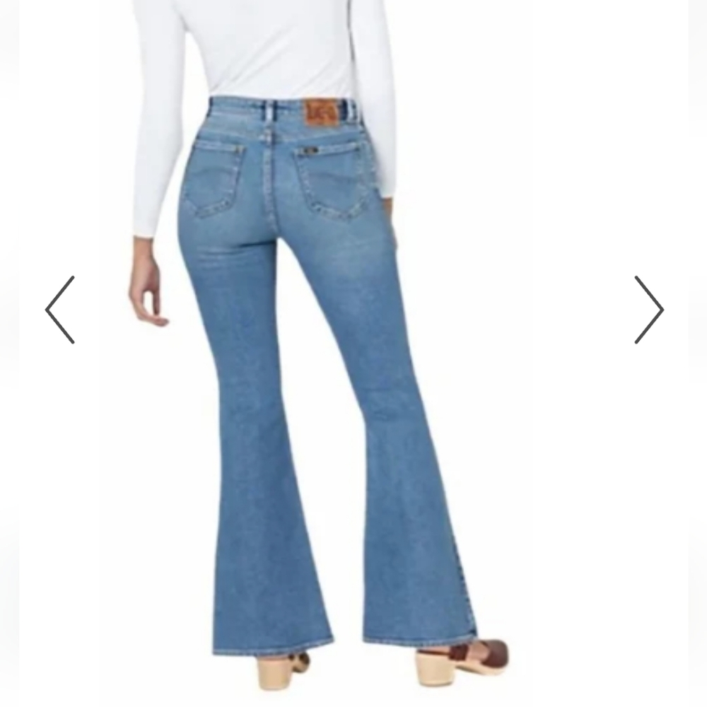 NWT..Lee Women’s Heritage Button Fly Flare High Rise Jean Size 18 Petite..